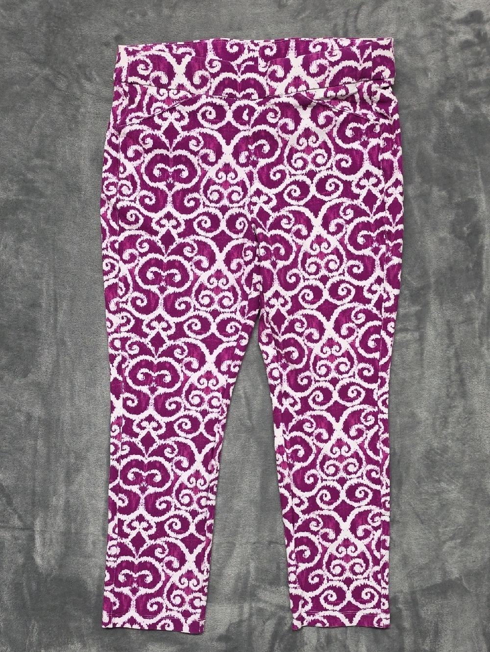Women's Crop Pull on pants in Purple Scroll Print Sz 1P(MP)